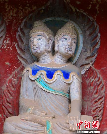 「文物」举世罕见：双头佛像惊现四川深山百米绝壁