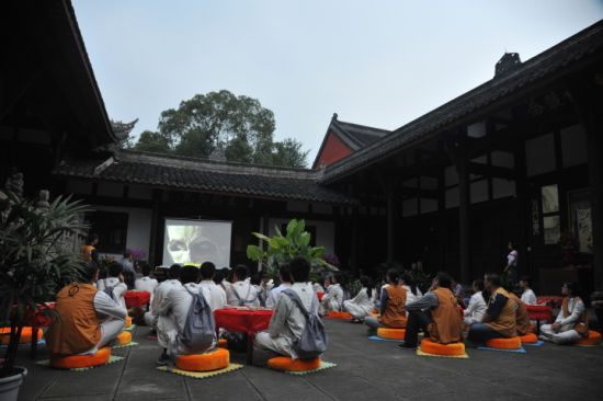「佛教」“成电菁英”心静之旅寺院生活体验营闭营