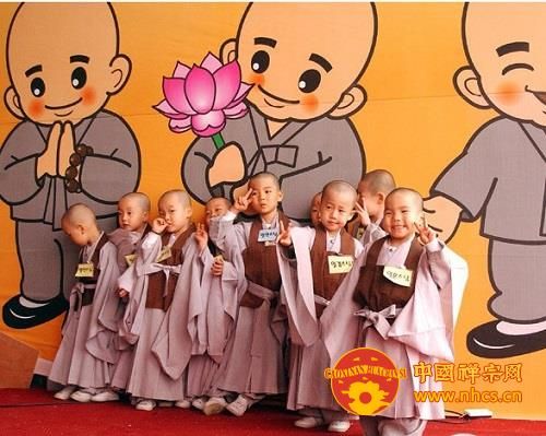 「佛教」韩国曹溪寺每年佛诞举办童子僧剃发受戒
