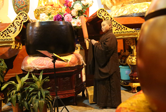 「莲花」灵山犹在越古今 法华未散恒加持