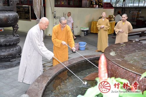 「佛教」台湾百丈山慧门禅师前往新加坡竹林寺弘法