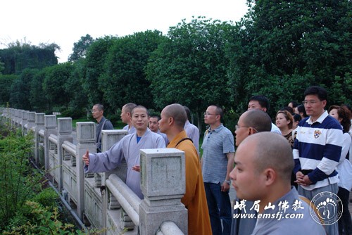 「峨眉山」江西云居山真如寺方丈纯闻法师一行参访峨眉山