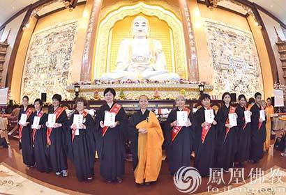 「佛教」宜兴大觉寺三步一拜朝山礼佛 最小信众年仅三岁