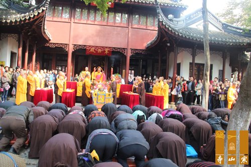 「佛教」江苏苏州寒山寺举行传授三皈五戒法会