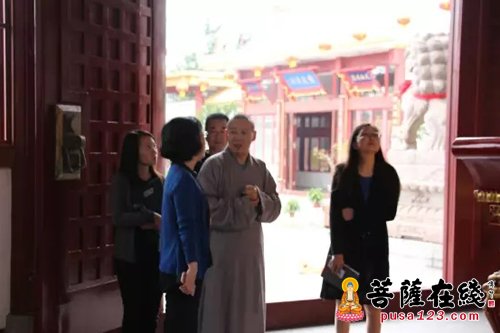 「佛教」上海闵行区委常委、统战部部长李红珍一行莅临七宝教寺视察