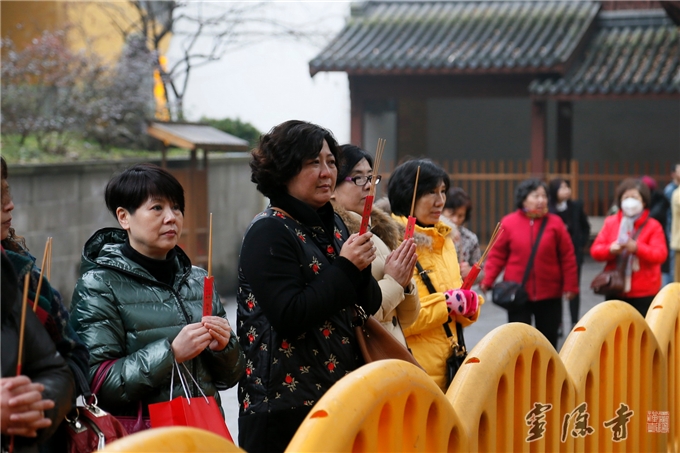 「释迦牟尼」佛陀成道纪念日 千人听经传供祈福