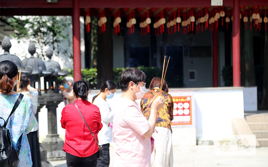「佛教」常熟兴福禅寺恢复开放首日举行升国旗仪式 「佛教」常熟兴福禅寺恢复开放首日举行升国旗仪式