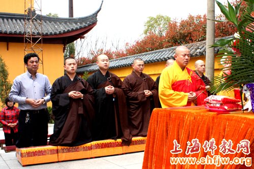 「佛教」上海洪福寺圣怀法师带领两序大众赴海安广福禅寺祭祖