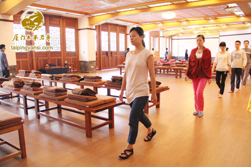 「福建厦门」福建厦门太平岩寺五月随喜禅三 众学员持佛正念如法行持