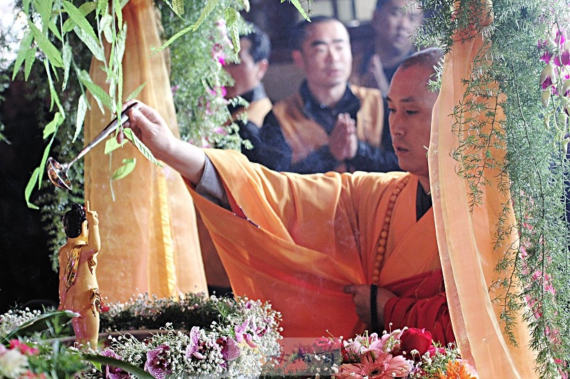 「佛教」大连观海寺隆重举行四月初八浴佛节万灯供如来法会 「佛教」大连观海寺隆重举行四月初八浴佛节万灯供如来法会