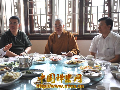 「佛教」两岸三地“佛教文化慈善基金会”筹备论证会在广东南华禅寺举行