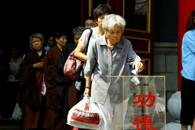 「极乐寺」滴滴爱心汇成海洋 极乐慈善扬帆远航