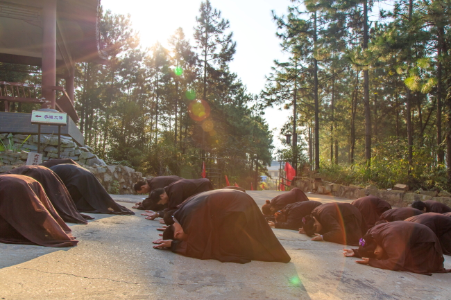 「潮阳」广东汕头市潮阳朝圣团朝礼江西东林大佛