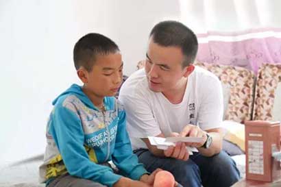 「慈善」他和李嘉诚王健林同台领奖 却带两名员工出家为僧