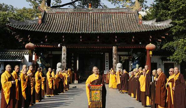 「学诚法师」中国佛教协会副会长、北京龙泉寺方丈学诚法师来访广州光孝寺