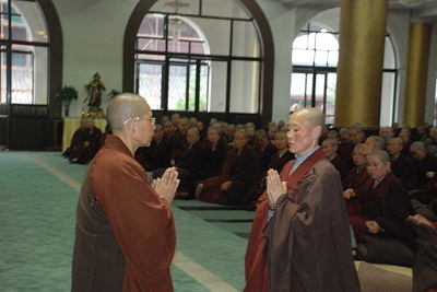 「出家」山西五台山普寿寺735位出家众依于佛制结夏安居