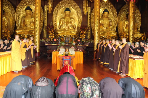 「佛教」上海西林禅寺举行晒经法会 「佛教」上海西林禅寺举行晒经法会