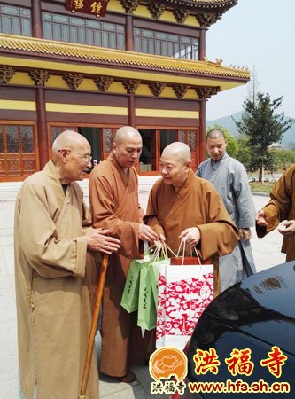 「佛教」上海洪福寺僧众一行参访无锡灵山大佛