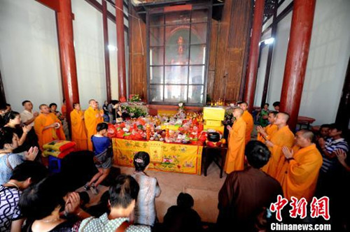 「开元寺」福建福州开元寺举行观音诞祈福法会 「开元寺」福建福州开元寺举行观音诞祈福法会