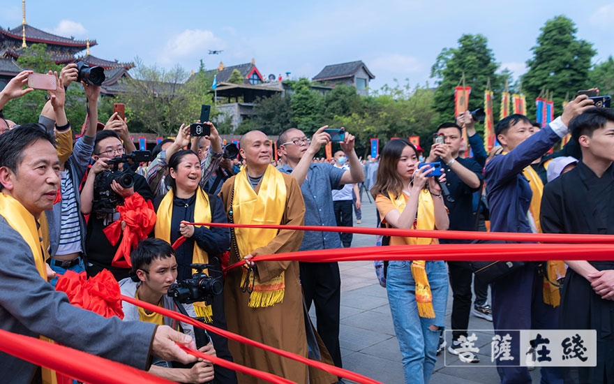 「武术」第三届峨眉武术传承大会暨峨眉武术祭祖仪式在大佛禅院举行 「武术」第三届峨眉武术传承大会暨峨眉武术祭祖仪式在大佛禅院举行