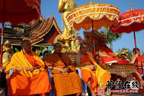 「西双版纳」西双版纳总佛寺举行177位少年出家法会