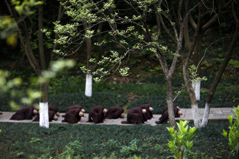 「佛教」浙江绍兴炉峰禅寺举行2016年千人拜山法会