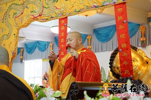 「极乐寺」哈尔滨极乐寺传授八关斋戒 近千名戒子同受戒