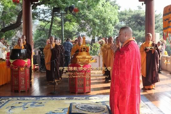 「灵光寺」北京灵光寺佛牙塔首次免费开放举行迎请仪式