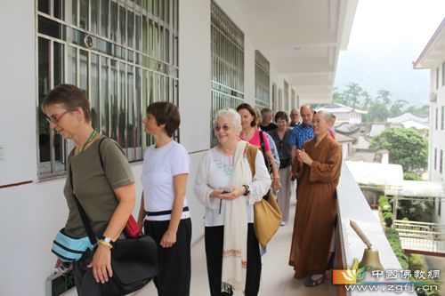 「崇福」德国、奥地利、瑞士三国参访团一行到崇福寺参访