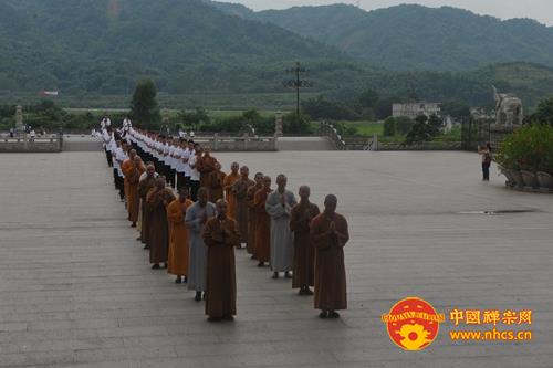 广东南华禅寺第九届“禅悦行”之三步一拜礼六祖