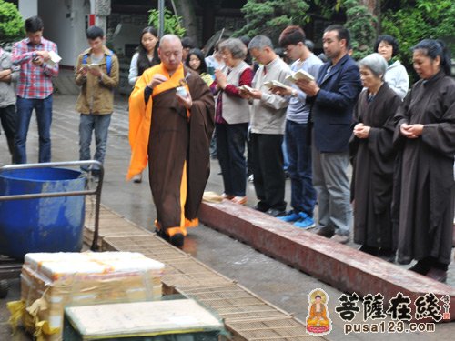 「放生功德」广东南华禅寺清明节举行放生祈福法会 普圣法师主法