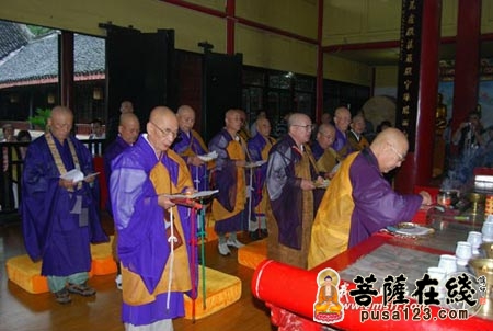 「佛教」日本天台宗布教师会在峨眉山万年寺举行诵经祈福法会