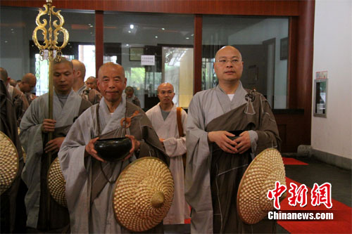 「佛教」2011“东南佛国·杭州”托钵行脚—福慧行大型慈善活动举行