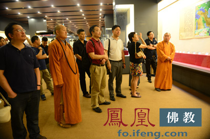 「佛教」“佛教造像艺术精品及草原丝路民族文物展”在京举行