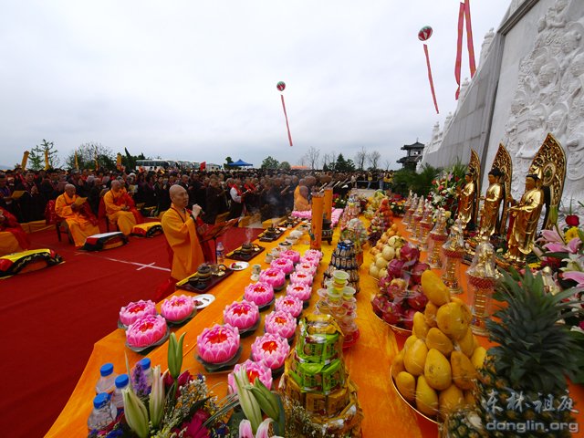 「佛教」佛诞日 庐山东林寺举行东林大佛装藏祝圣法会(组图) 「佛教」佛诞日 庐山东林寺举行东林大佛装藏祝圣法会(组图)
