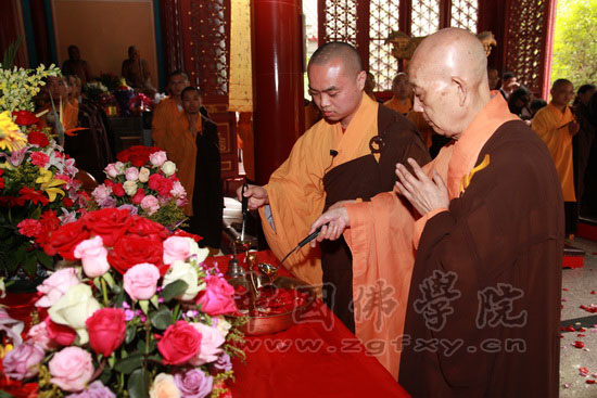 「佛教」中国佛学院隆重举行佛历2555年庆祝释迦佛圣诞浴佛法会