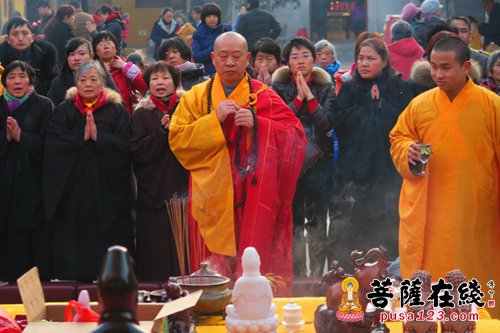 「元宵」西林禅寺举行元宵燃灯祈福法会 祈求佛光加被照亮心灯
