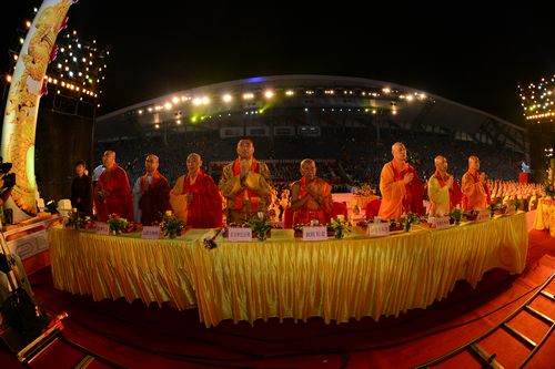 「佛教」慈光指引：2013万众普佛供灯祈福大典在深圳弘法寺隆重举行