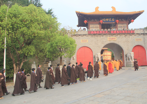 「药师如来」福建厦门石室禅院隆重举行甲午年49天药师佛许愿专修大法会洒净结界仪式 「药师如来」福建厦门石室禅院隆重举行甲午年49天药师佛许愿专修大法会洒净结界仪式