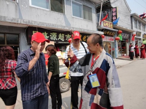 一钵法师：昔日屠夫。杀生无数。现在的苦行僧
