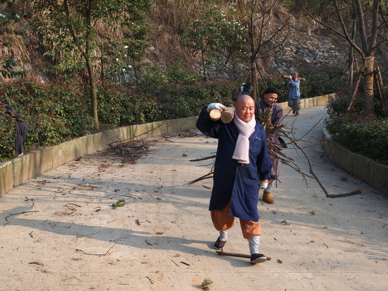 「佛教」江西九江东林寺僧众集体出坡劳作 合力兴丛林 「佛教」江西九江东林寺僧众集体出坡劳作 合力兴丛林