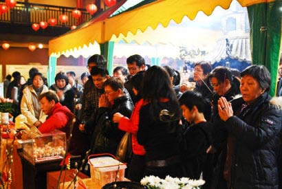 「灯笼」元宵节各地佛寺赏灯攻略 龙天护佑万灯祈福