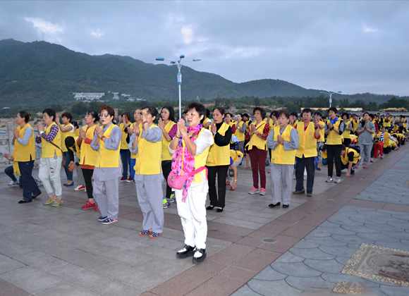 「观音」海南海口泰华庵僧众团虔诚礼拜海上观音 「观音」海南海口泰华庵僧众团虔诚礼拜海上观音