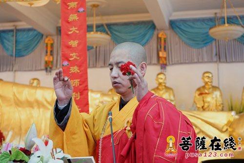 「极乐寺」哈尔滨极乐寺传授八关斋戒 近千名戒子同受戒