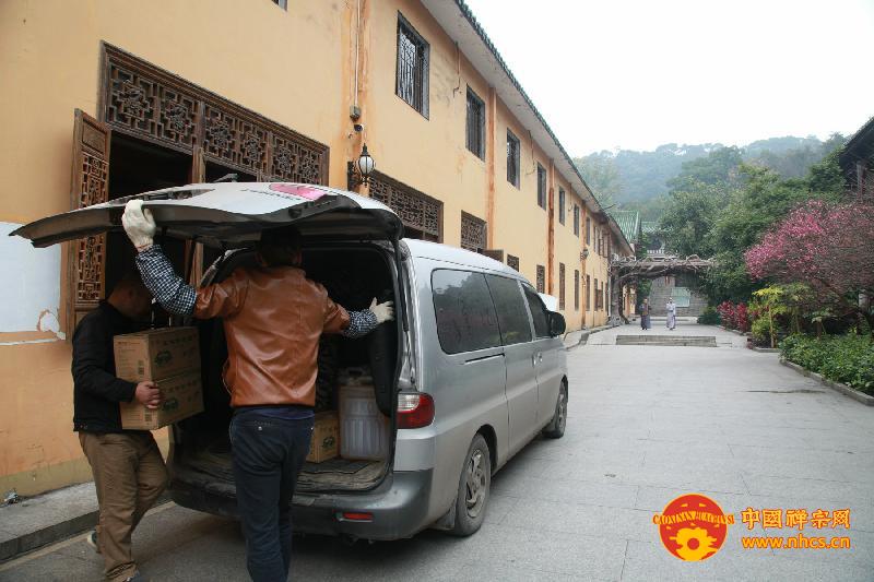 寒冬无情 人间有爱