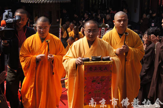 「唐僧」玄奘法师顶骨舍利供奉法会今天上午在灵谷寺隆重举行