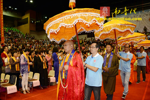「佛教」庆祝澳门回归十五周年祈福法会圆满闭幕万人传灯祈福 「佛教」庆祝澳门回归十五周年祈福法会圆满闭幕万人传灯祈福