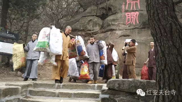 「佛教」别样春节之深山里的僧人环卫员