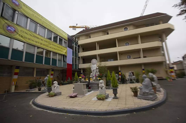「佛教」超越生死的“琉璃光”‖传喜法师应邀于法国灵山佛学院作主题演讲