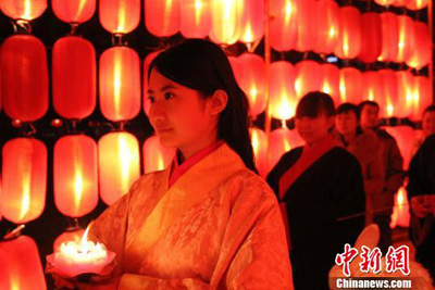 「佛教」西安小雁塔供灯祈福迎元宵